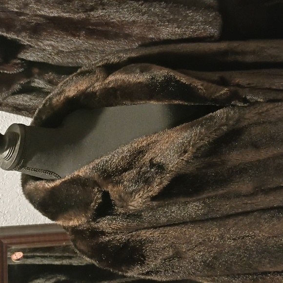 Luxurious Brown Faux Fur Coat - Picture 8 of 9